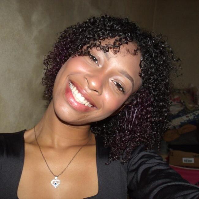 Babá em Queimados: Ana Beatriz