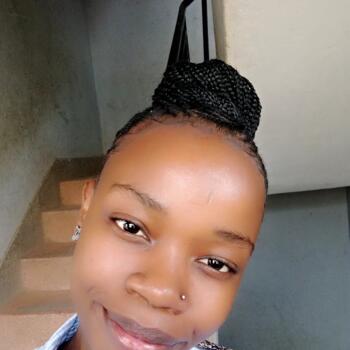 Babysitter Nairobi: Metrin