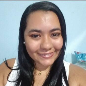 Babá em Manaus: Carolina Souza