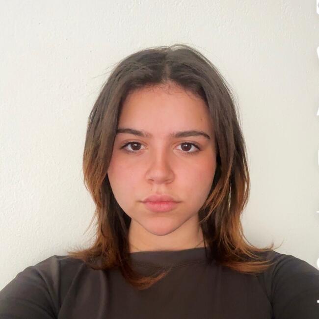Babysitter in Sobreda: Nayara