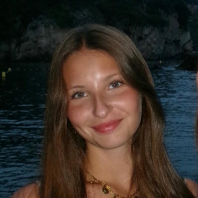 Babysitter in Rennes: Inès