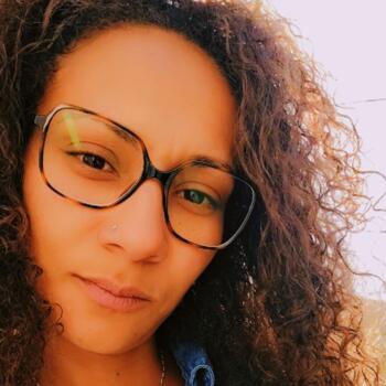 Babysitter in Budos: Laurine
