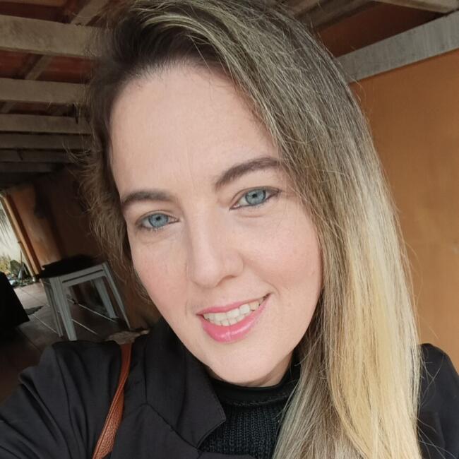 Babá em Joinville: Camila Bazi
