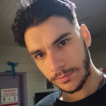 Babysitting job in Bega: babysitting job Nickolas