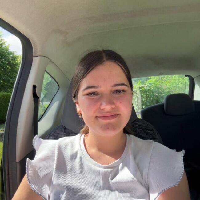 Babysitter in Thiviers: Ines