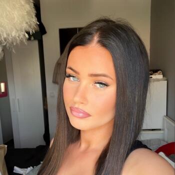 Babysitter in Bredene: Shania