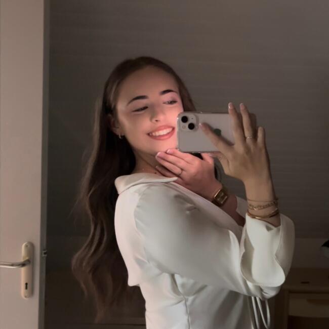 Babysitter in Châteaubourg: Eva