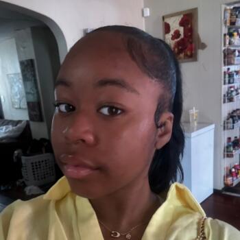 Babysitter Chicago: R'nyia