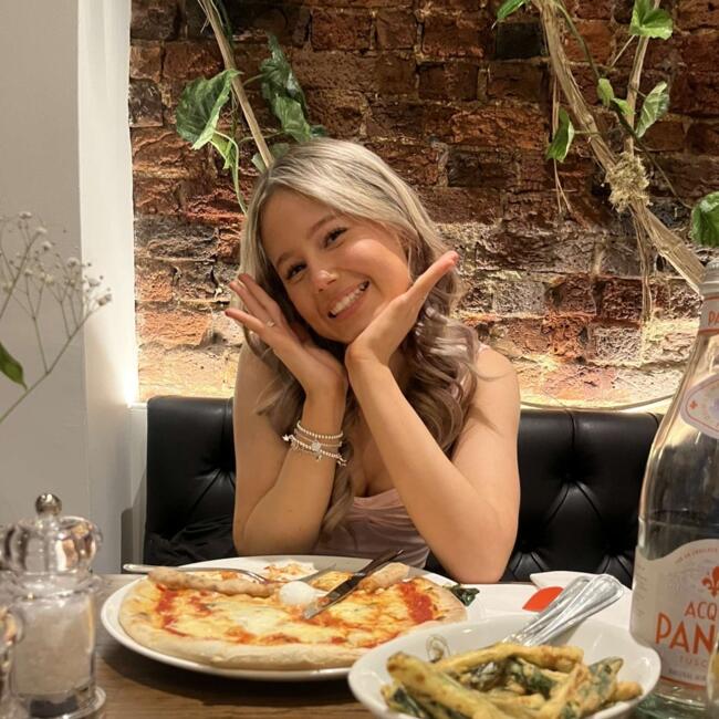 Babysitter in Watford: Belle