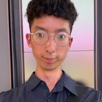 평택시에 있는 베이비시터: Hyunwoo Lee