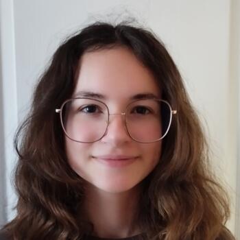 Babysitter in Montberon: Adeline