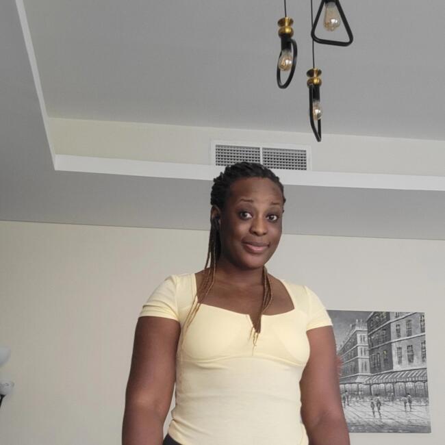 مربية أطفال في دبي: Gorret