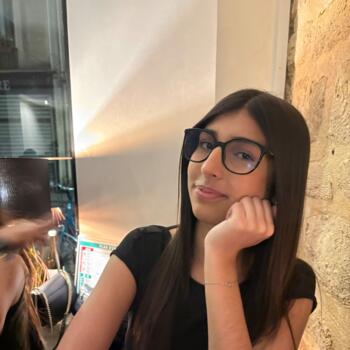 Baby-sitter à Paris: Nahdia