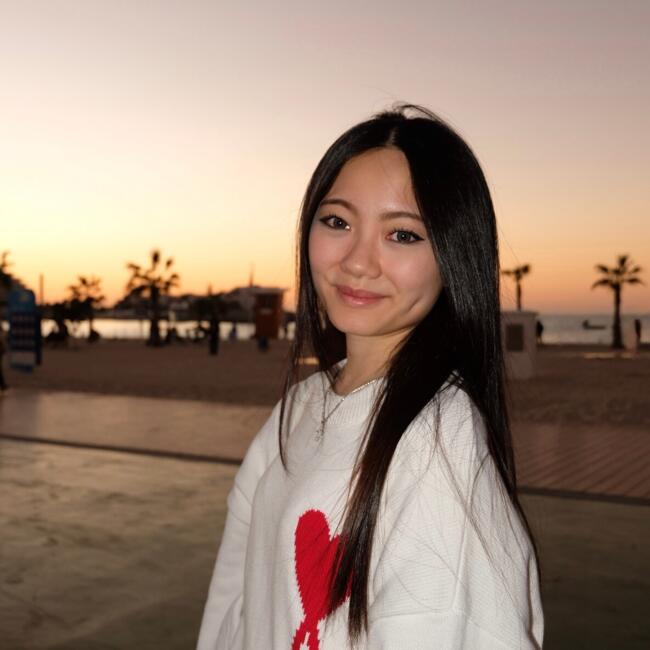 Babysitter in Glasgow: Isabela Julia