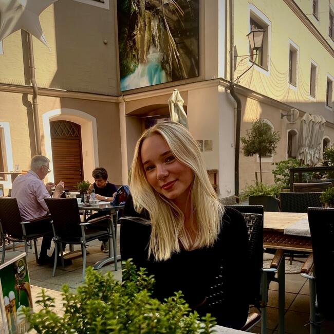 Babysitter in Harlingen: Romy