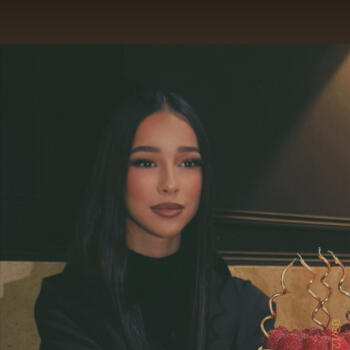 Babysitter Frouzins: Nisrine