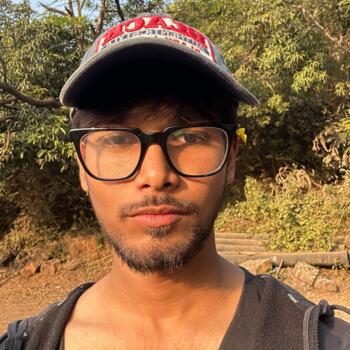 Thāne में बेबीसिटर: Aditya