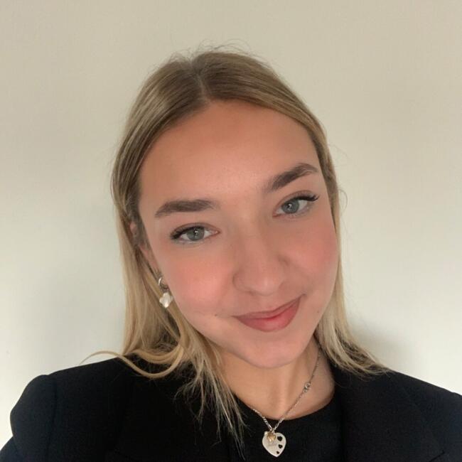 Babysitter in Nice: Julia