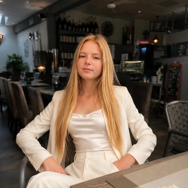 Babysitter em Mougins: Eva