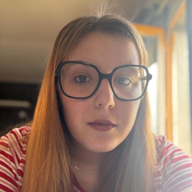 Babysitter in Saint-Ellier-du-Maine: Katia