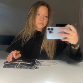 Babysitter in Linay: Fanny