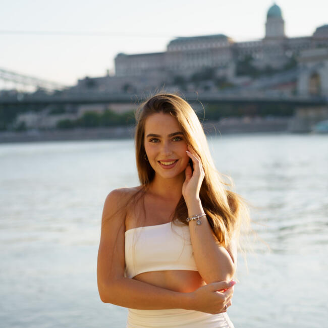 Babysitter in Budapest: Bogi