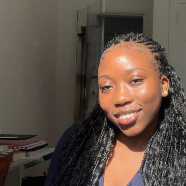 Babysitter in Poitiers: Yona