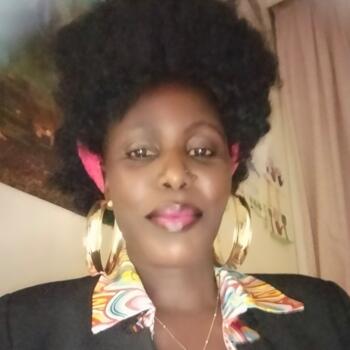 مربية أطفال في مدينة خليفة أ: Joweria