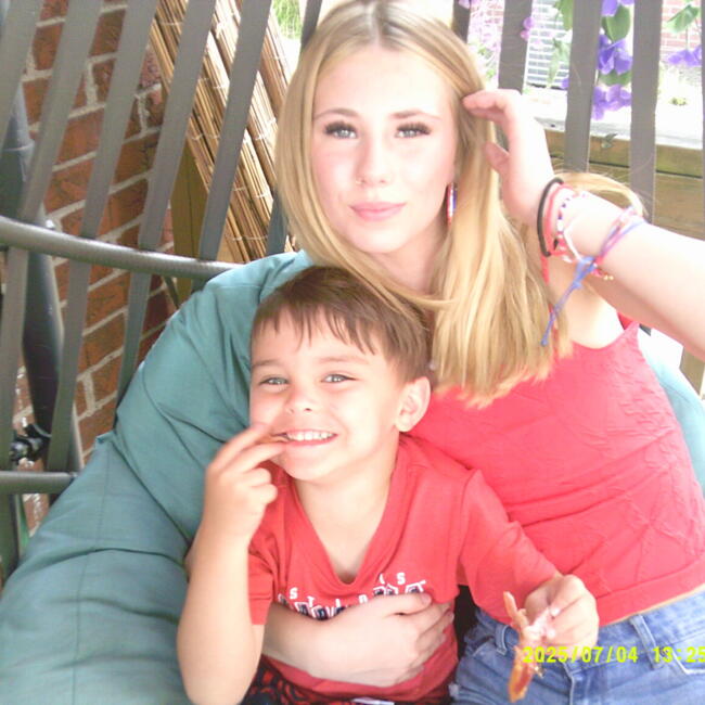 Babysitter in Granite City: Zoe