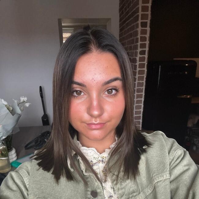 Babysitter in Pérenchies: Loane