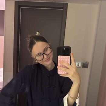 Babysitter in Colleville: Elena