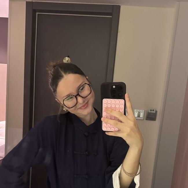 Babysitter in Colleville: Elena