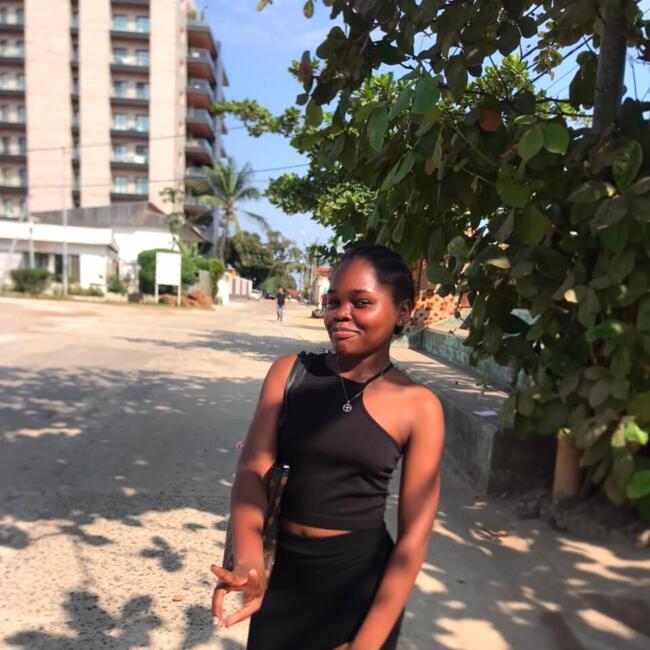 Babysitter in Libreville: Christina