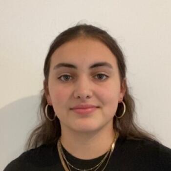 Babysitter in Veigné: Analia