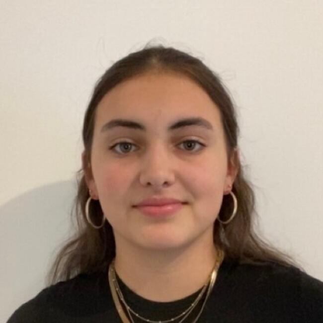 Babysitter in Veigné: Analia