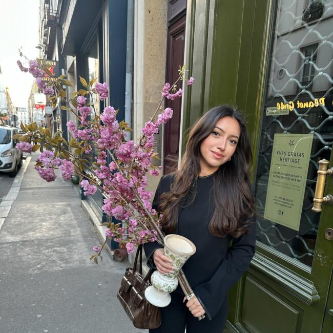 Babysitter in Paris: Kyara