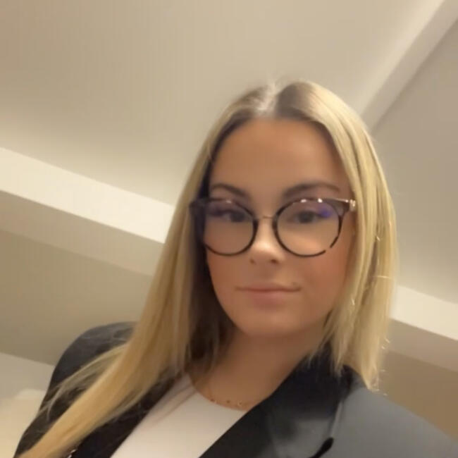 Babysitter in Saint-Benoît: Louna