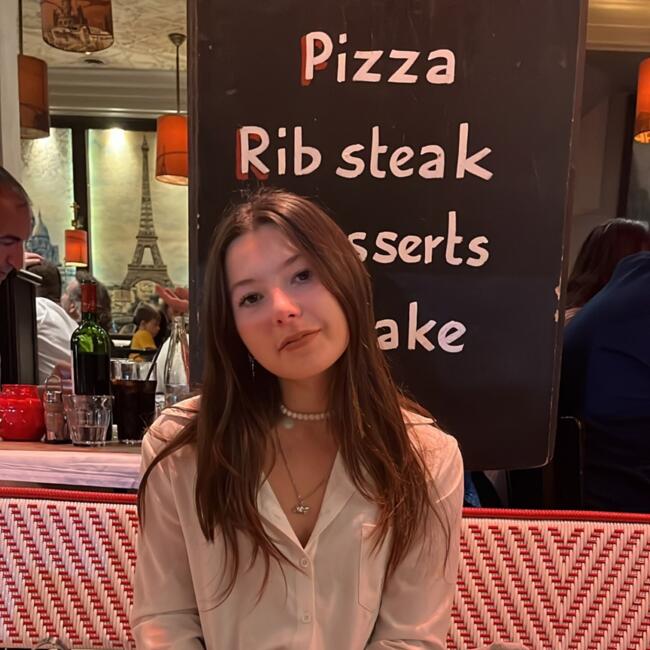 Babysitter in Parentis-en-Born: Lea