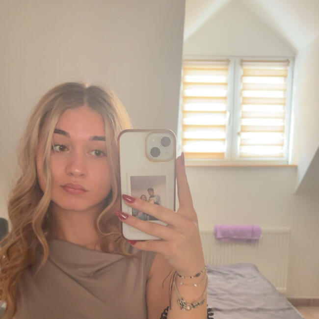 Babysitter in Wahl: Amina