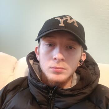 בייביסיטר ב- דנקרק: Evan