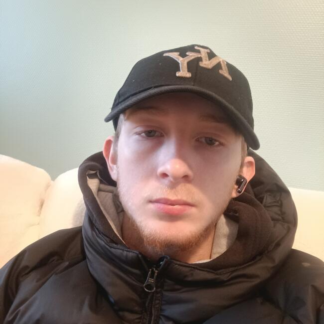 Babysitter in Dunkirk: Evan