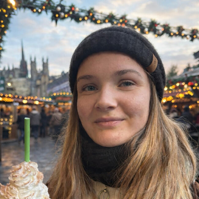 Babysitter in Edinburgh: Bethany