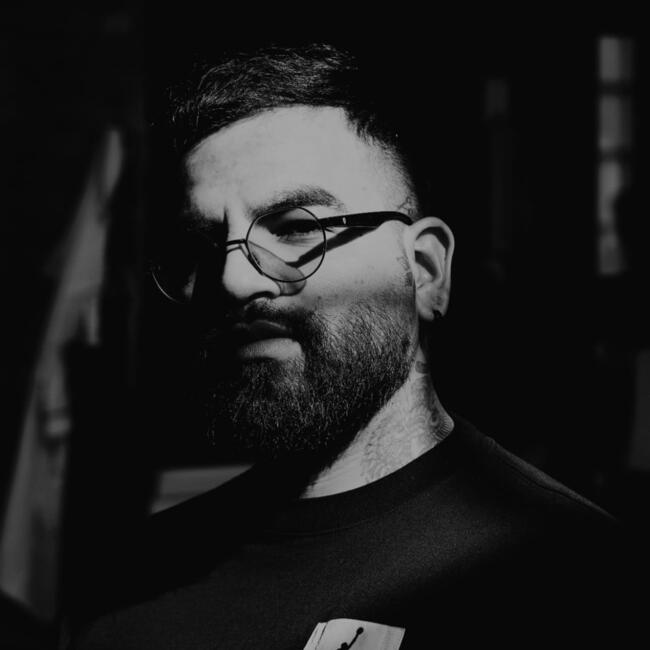 وظيفة جليسة أطفال في جدة: Richard