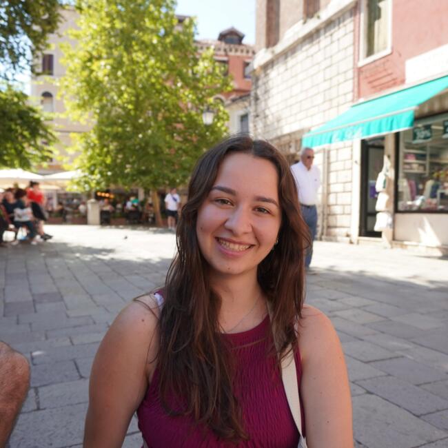 Babysitter in Lisbon: Mariana