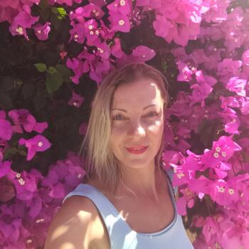 Babysitter in Paphos: Dina