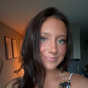 Babysitter in Hustad: Natalie