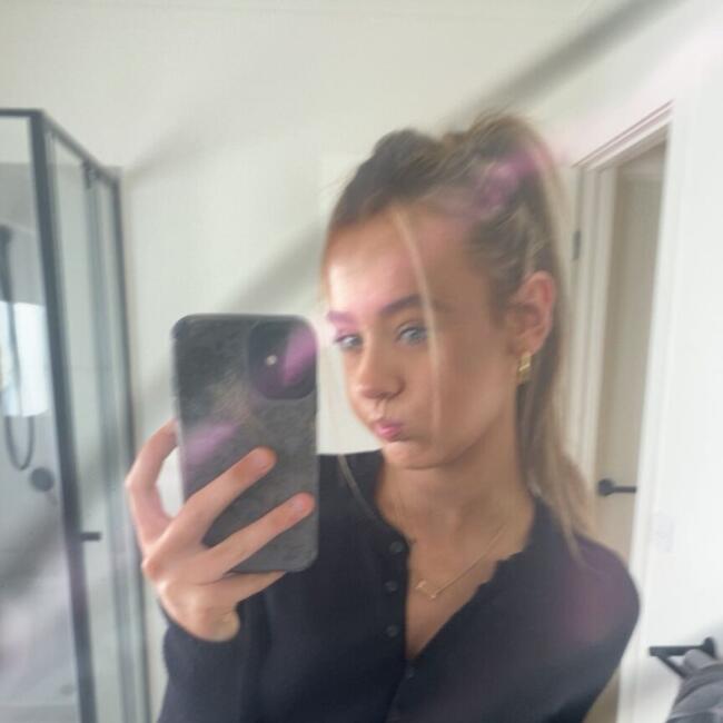 Babysitter in Ballarat: Ellie