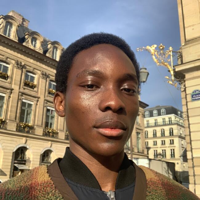 Babysitter in Épinay-sur-Seine: John