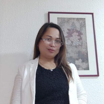 בייביסיטר ב- ירושלים: Jane