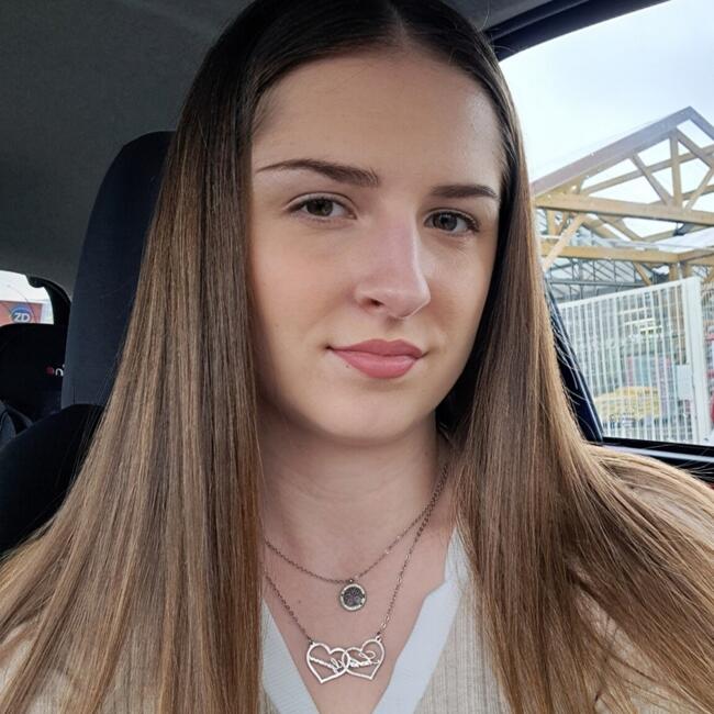 Babysitter Job in Lallaing: Héléna